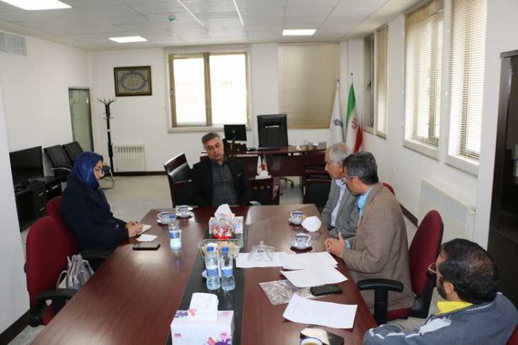 بررسی درخواست اجرای دوره های کوتاه مدت و مقطع دار توسط مجموعه پنجه طلا